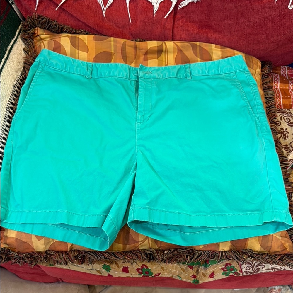 L.L. Bean Green Bermudas Casual Lightweight Shorts